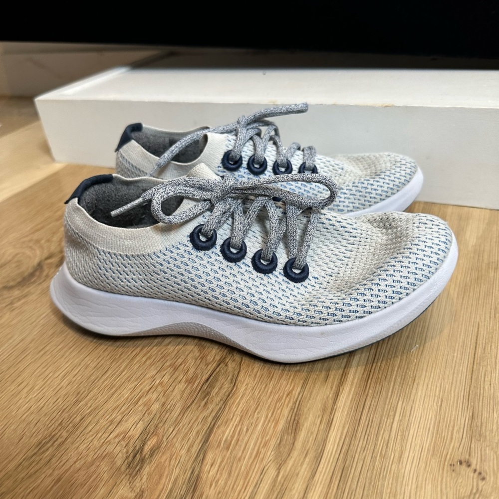 W8.5 allbirds all birds 8.5 women’s sneakers gray blue wool running